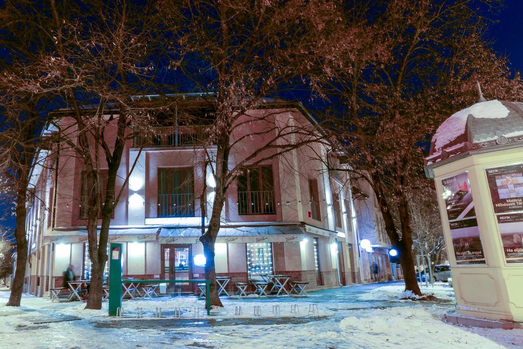Maya Panzio-Rezidencia Szeged Luaran gambar